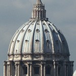 La cupola di San Pietro: la forma ricorda il seno (come il campanile il fallo), antichi simboli sessuali usati nei riti.